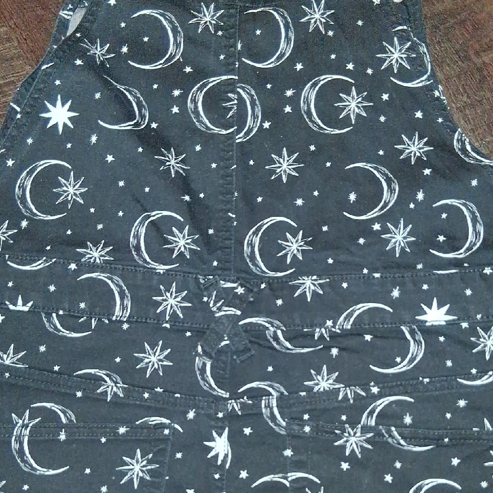 Hot Topic Denim Black Moon & Star Short Overalls for Kids - Picture 7 of 7